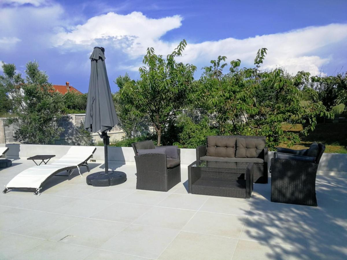 Villa Flora Maris Apartments Privlaka  Zewnętrze zdjęcie