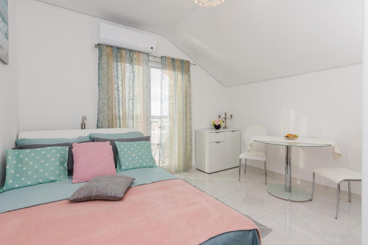 Villa Flora Maris Apartments Privlaka  Zewnętrze zdjęcie