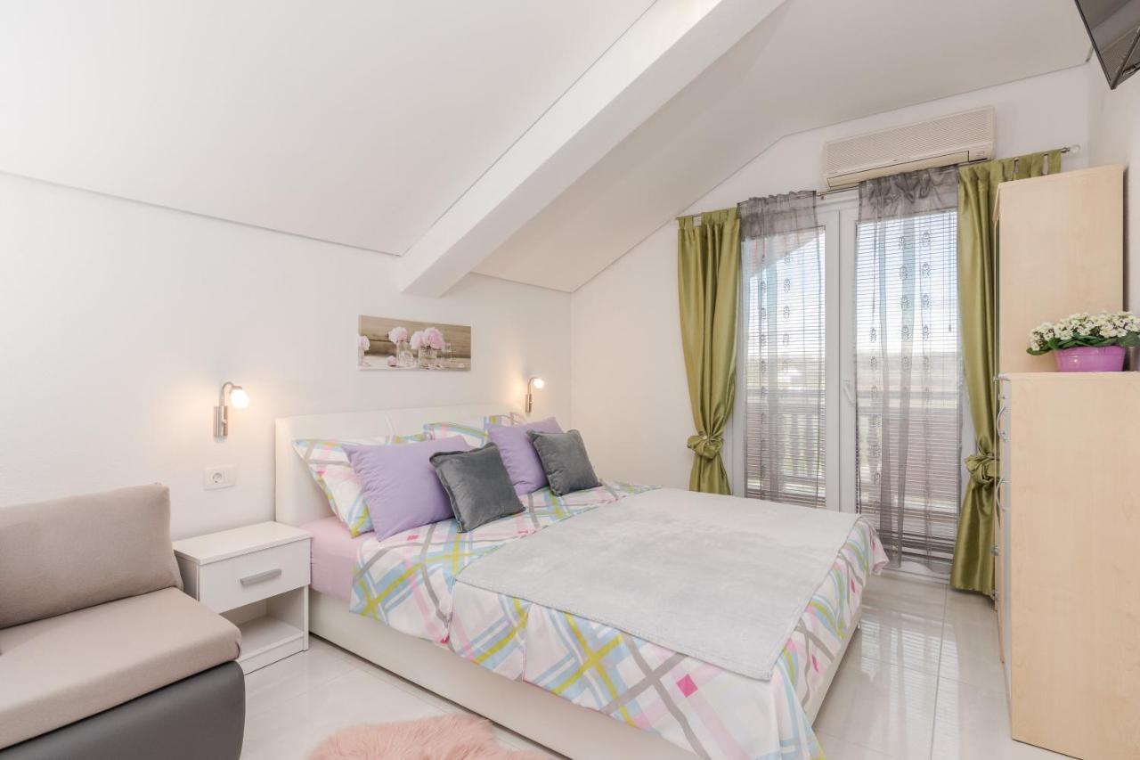 Villa Flora Maris Apartments Privlaka  Zewnętrze zdjęcie