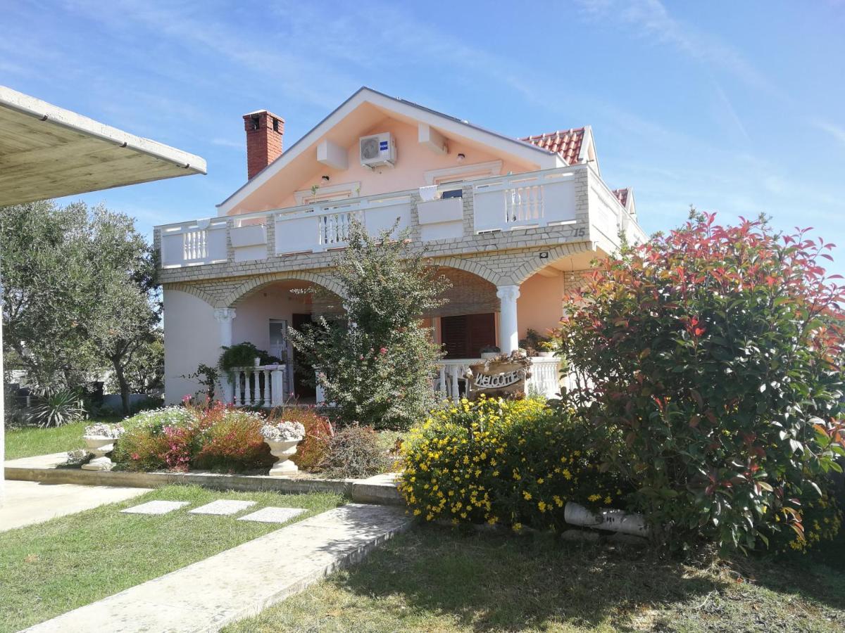 Villa Flora Maris Apartments Privlaka  Zewnętrze zdjęcie