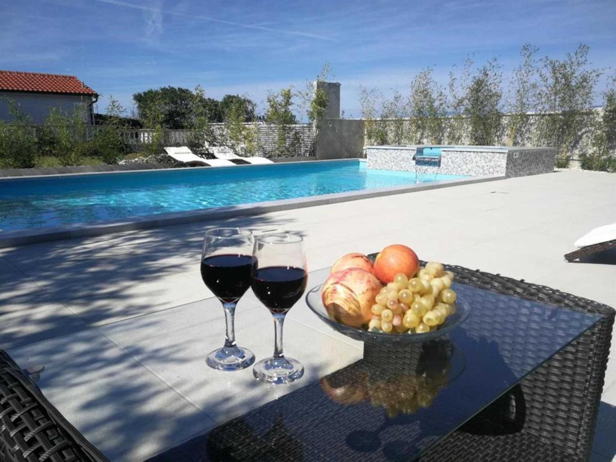 Villa Flora Maris Apartments Privlaka  Zewnętrze zdjęcie