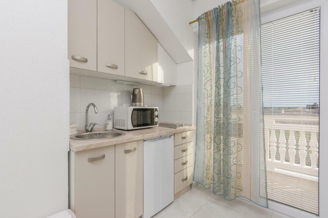 Villa Flora Maris Apartments Privlaka  Zewnętrze zdjęcie