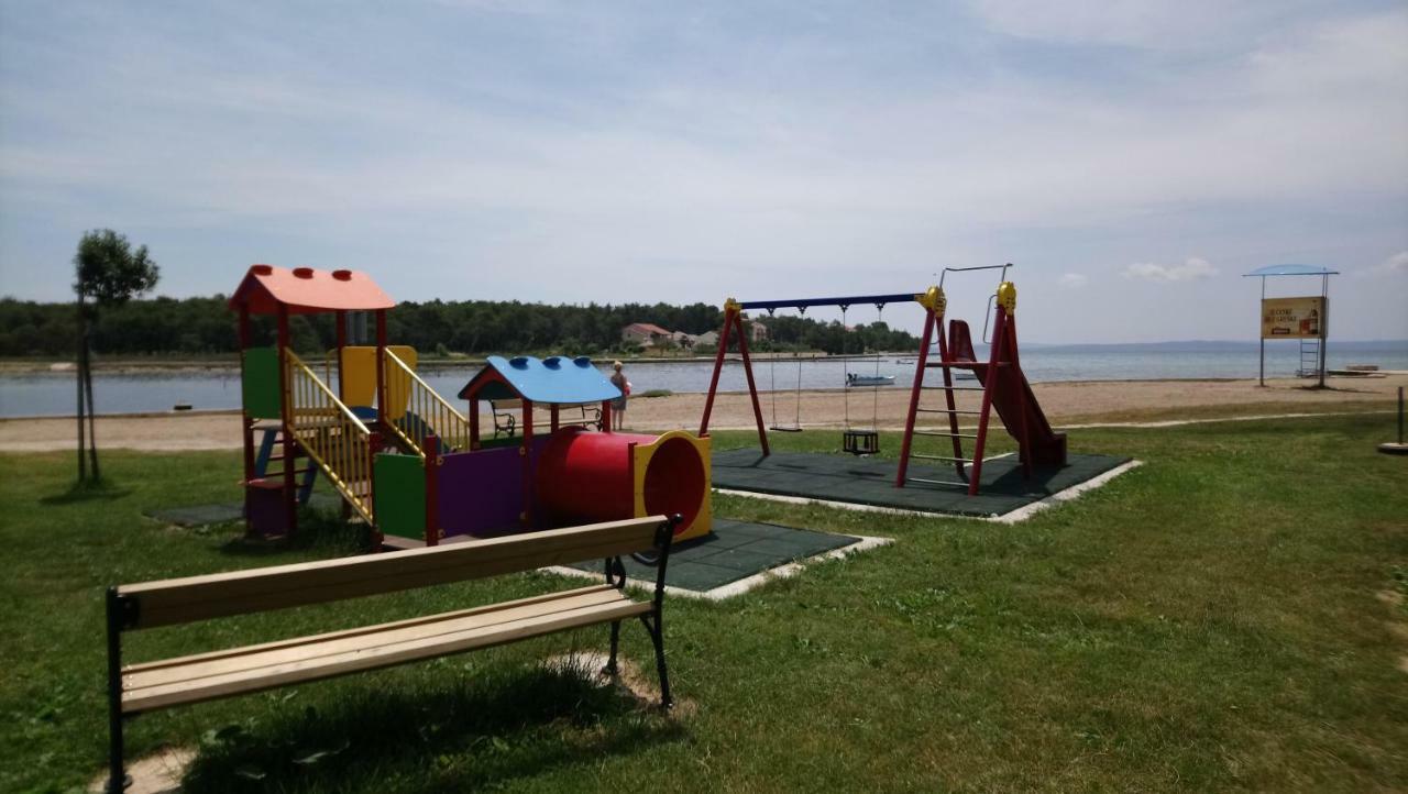 Villa Flora Maris Apartments Privlaka  Zewnętrze zdjęcie