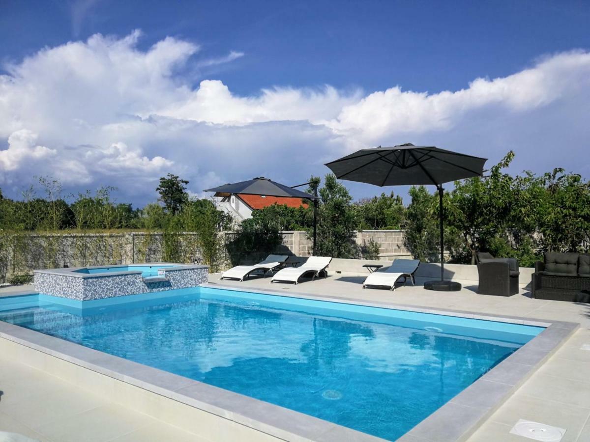 Villa Flora Maris Apartments Privlaka  Zewnętrze zdjęcie